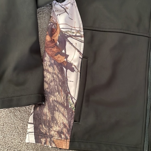 Sports Afield Pink Mossy Oak Camouflage Soft Shell Zipp-Up Jacket. - Picture 2 of 9